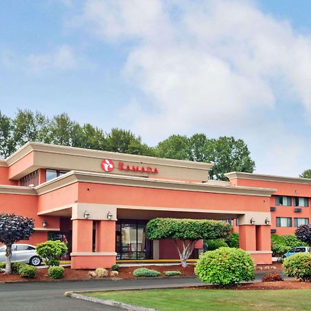 מלון Ramada By Wyndham Tukwila Southcenter מראה חיצוני תמונה