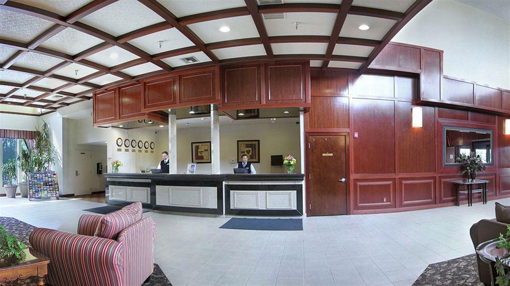 מלון Ramada By Wyndham Tukwila Southcenter מראה חיצוני תמונה