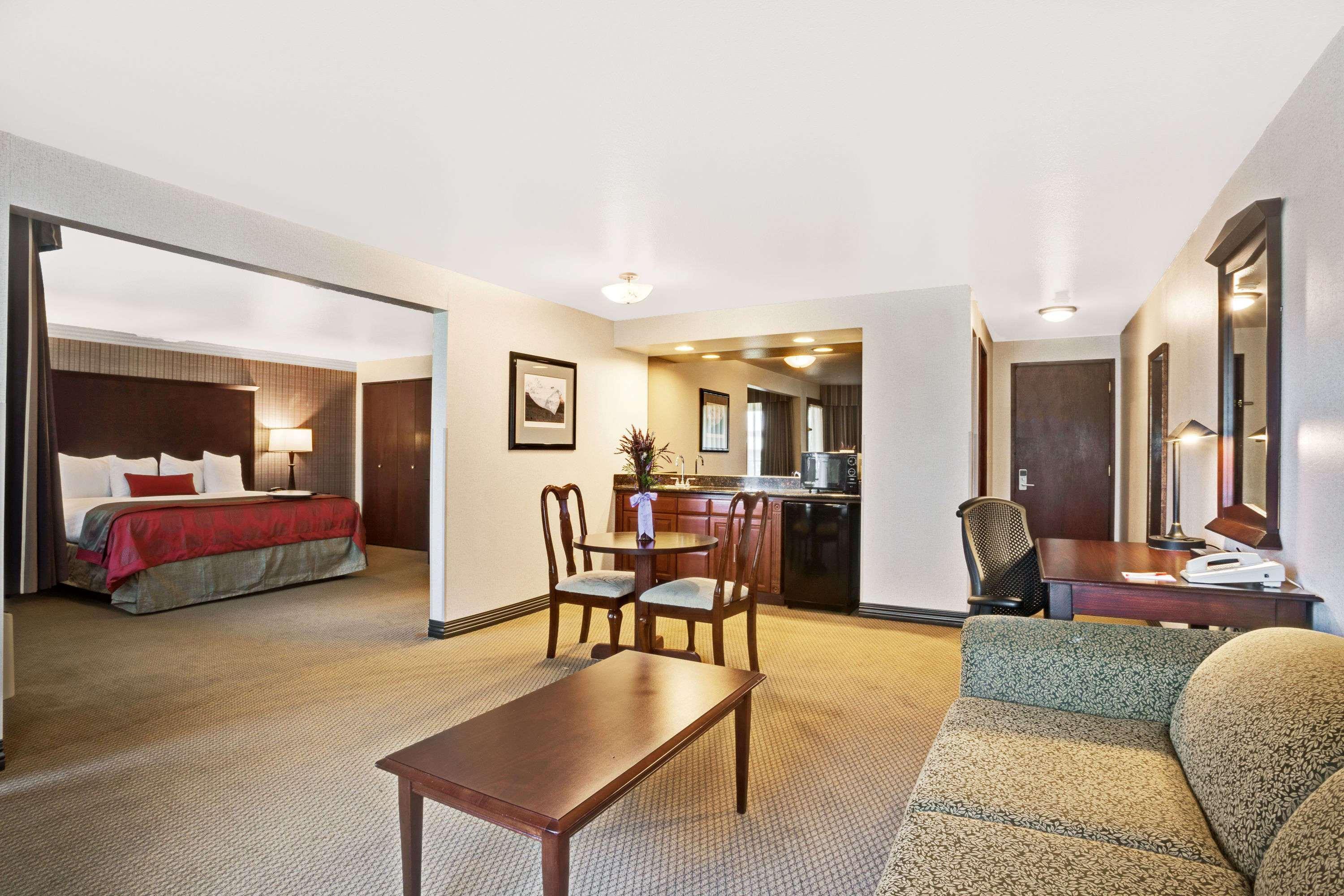 מלון Ramada By Wyndham Tukwila Southcenter מראה חיצוני תמונה
