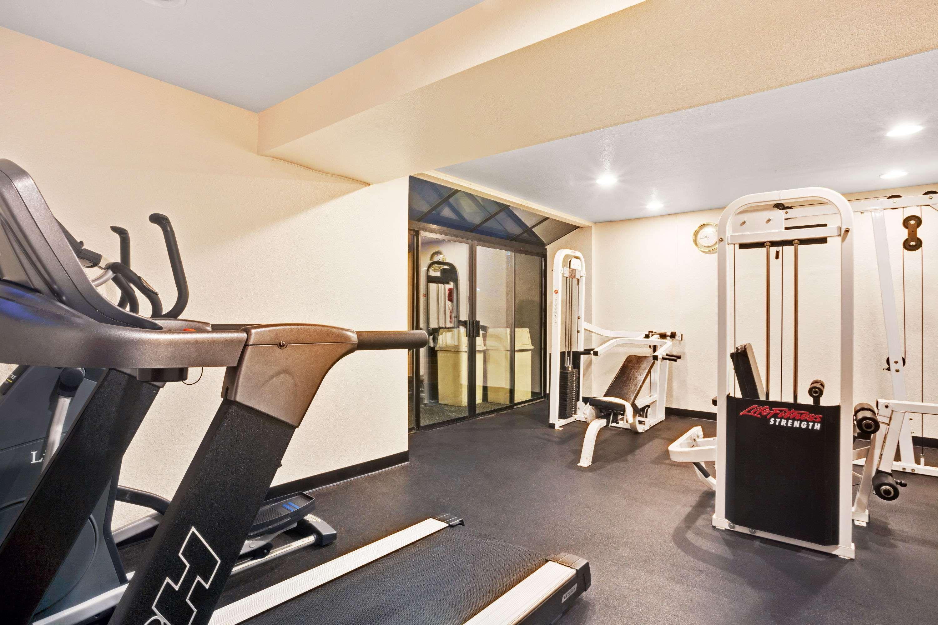 מלון Ramada By Wyndham Tukwila Southcenter מראה חיצוני תמונה