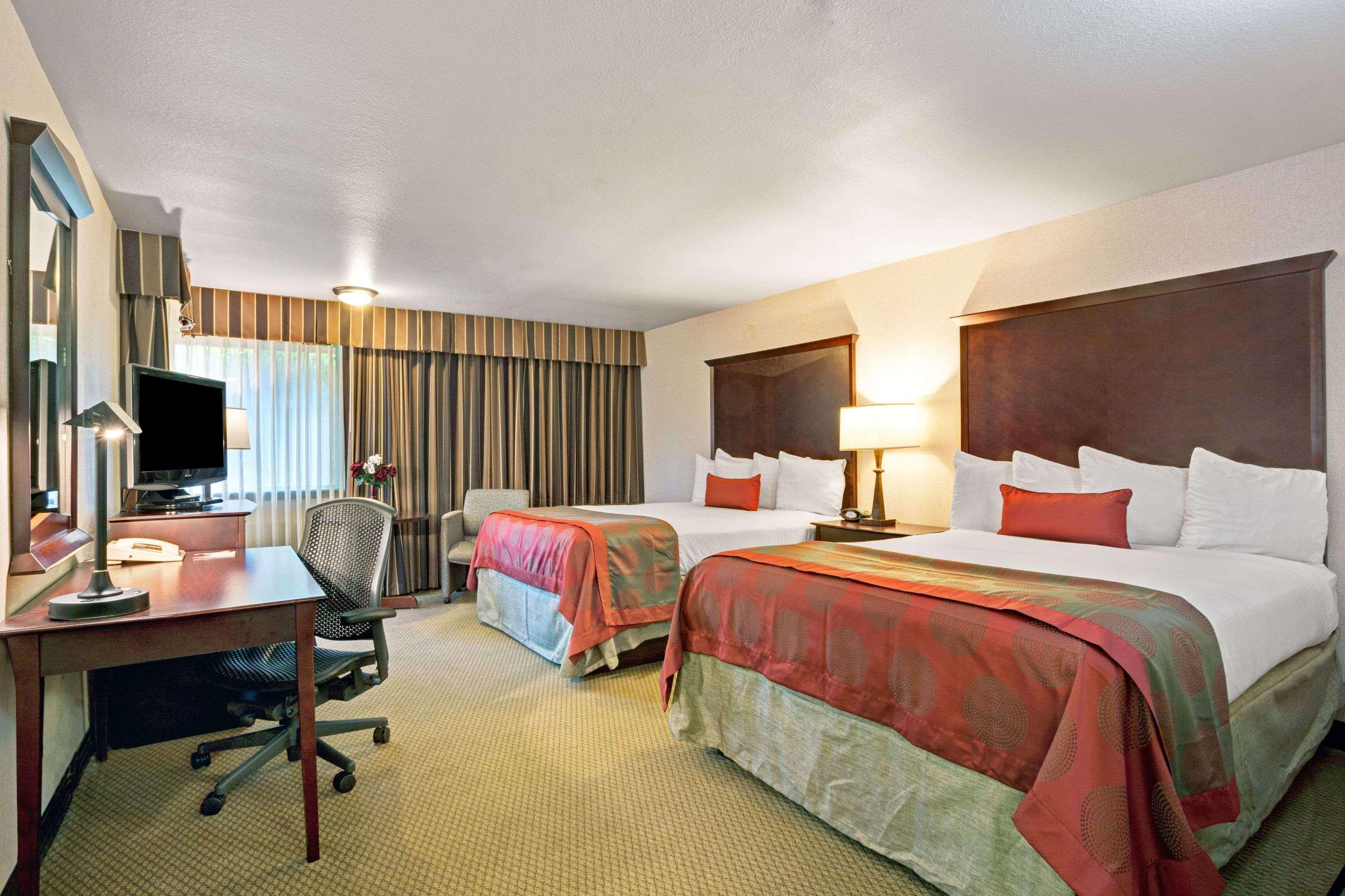 מלון Ramada By Wyndham Tukwila Southcenter מראה חיצוני תמונה
