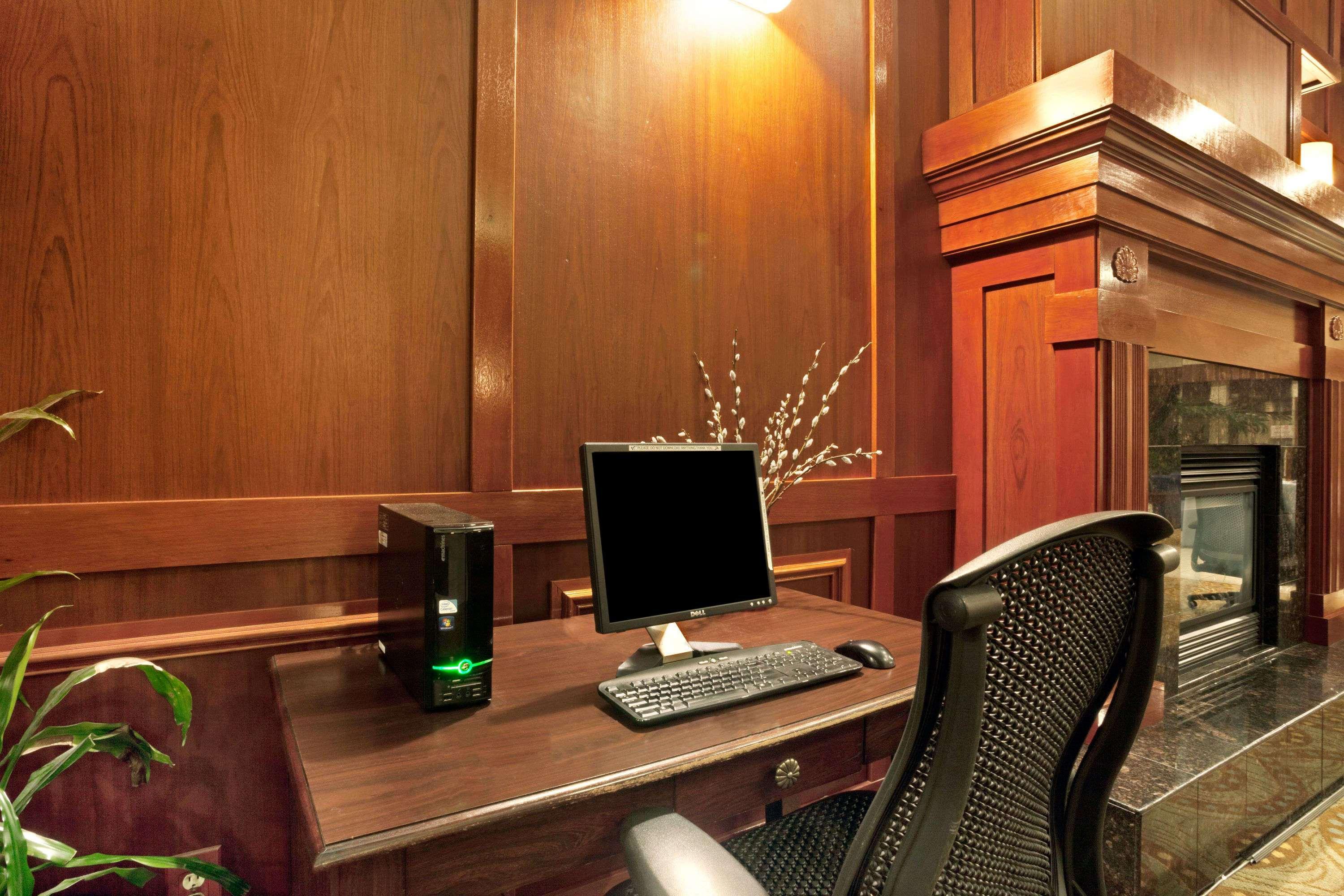 מלון Ramada By Wyndham Tukwila Southcenter מראה חיצוני תמונה