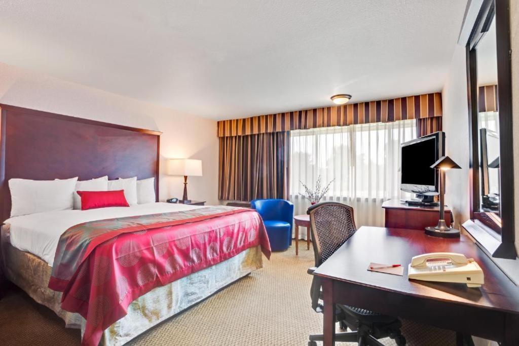 מלון Ramada By Wyndham Tukwila Southcenter מראה חיצוני תמונה