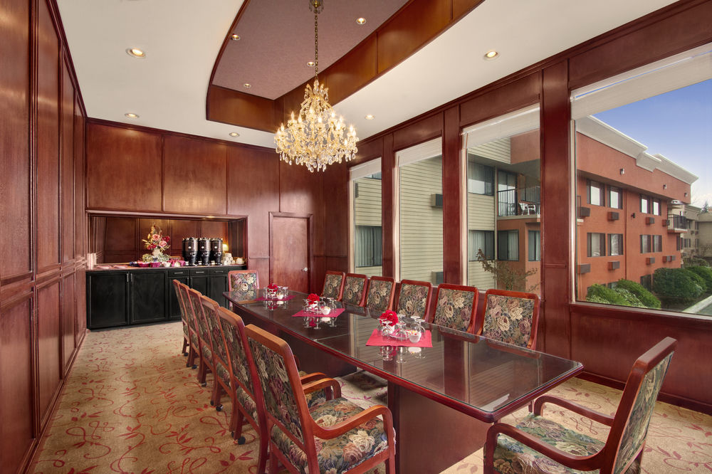 מלון Ramada By Wyndham Tukwila Southcenter מראה חיצוני תמונה